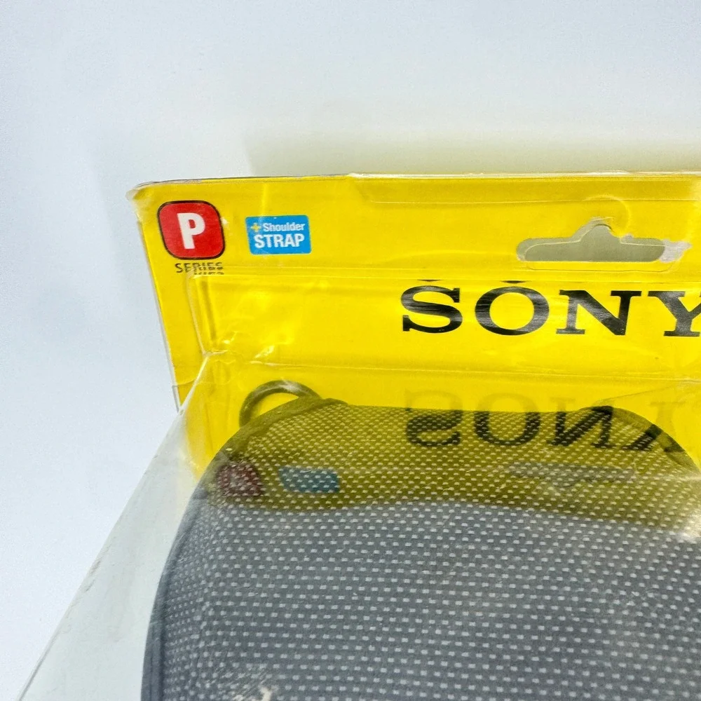 Sony ACC-FP71 Handycam Accessory Kit NP-FP71 Battery Case Strap New Damaged‎ Box